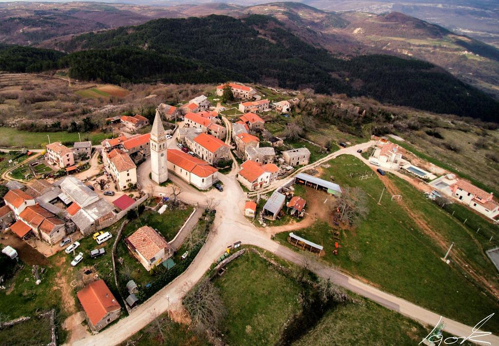 Agroturizam Nezic Βίλα Oprtalj Εξωτερικό φωτογραφία